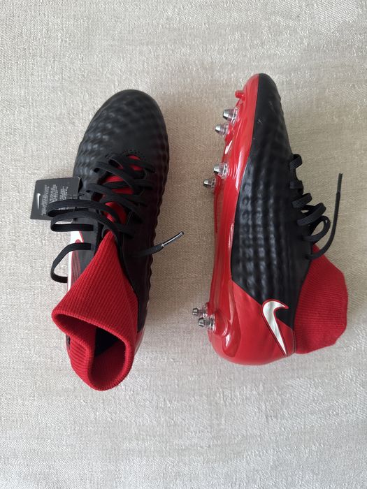 Nike dynamic fit football boots