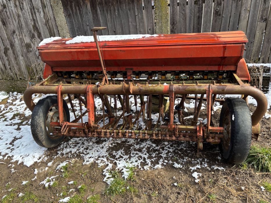 Semănătoare păioase Nodet și semănătoare porumb