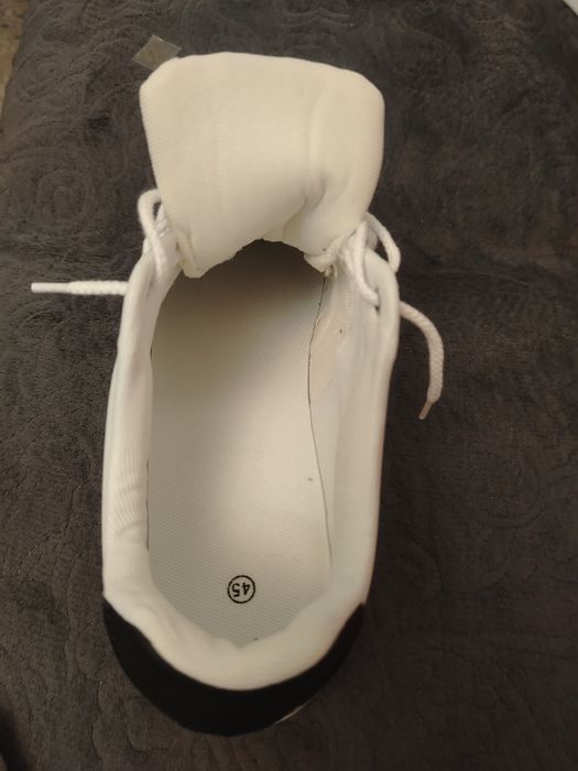 Pantofi sport foarte frumoși