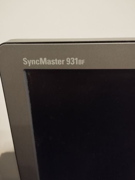 Монитор Samsung к персональному компьютеру