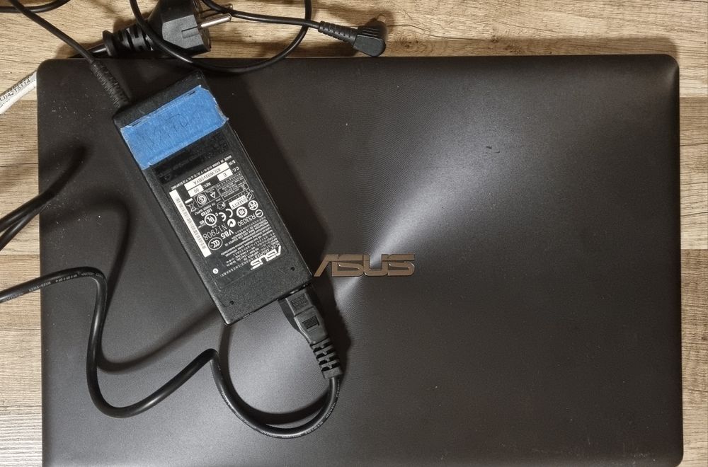 лаптоп Asus R510C Notebook PC.