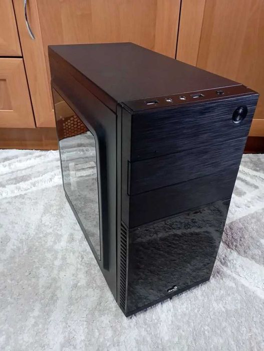 Корпус Корпус AeroCool и блок питания AeroCool