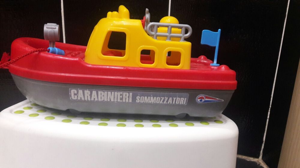 Продам для купания  лодку