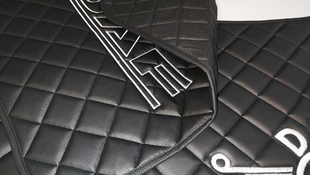 Кожени стелки черни за Даф ХФ 106/Daf XF 106 с три бродирани лога