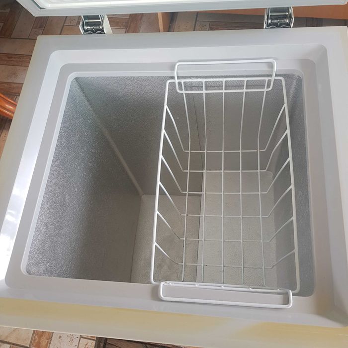 Продам вертикальный морозильник б\у