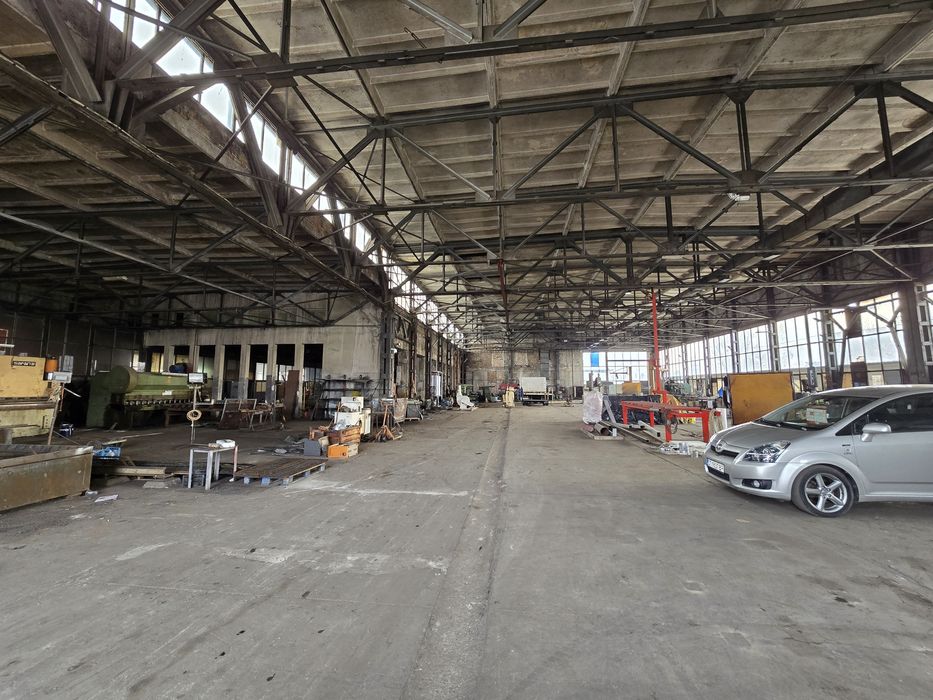 Продава се Промишлена сграда в Казанлък - 5015 кв.м за 339 €/кв.м - Снимка #1