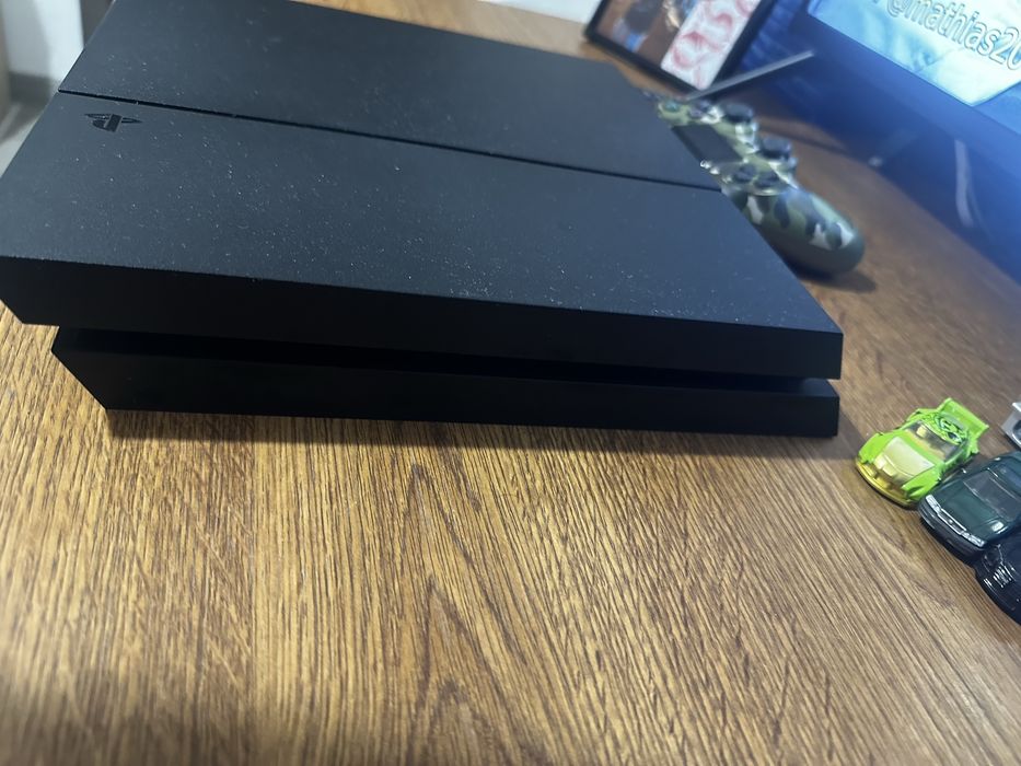 PlayStation 4 1T 2controllere 6 jocuri + gta nu este in poza