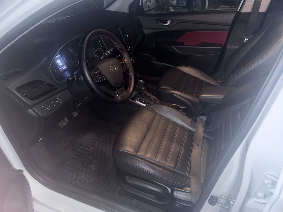 Продаю машину Hyundai Accent 2020 года