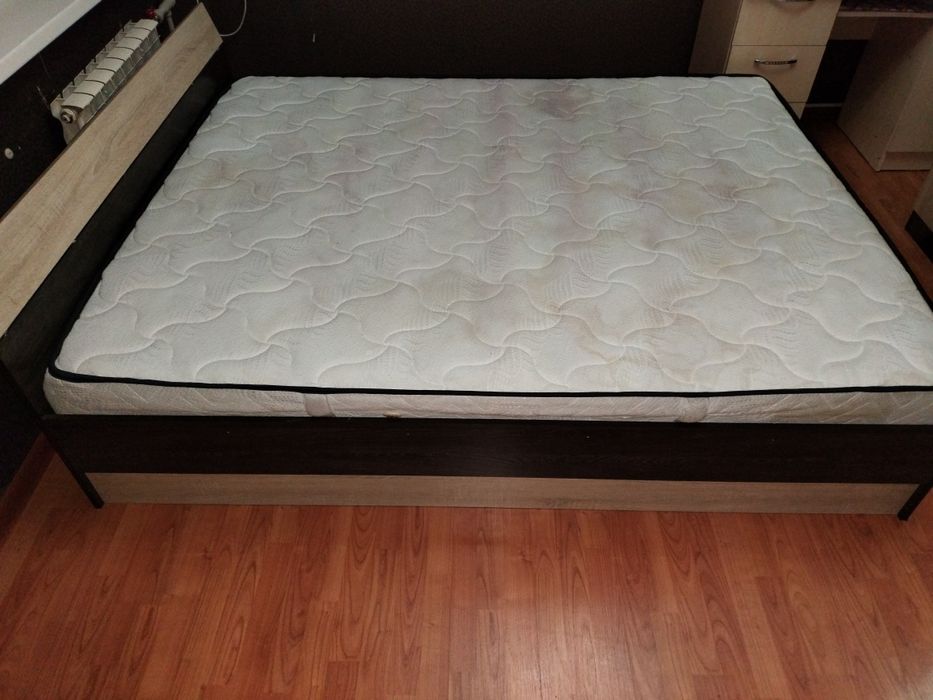 Кровать и тумба для спальни