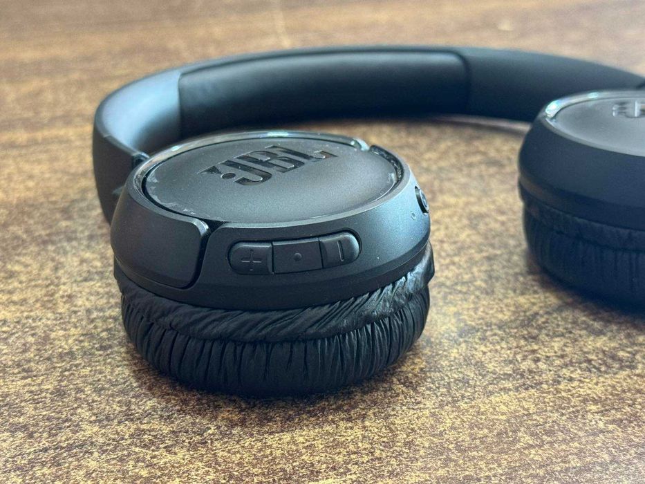 Блутут слушалки JBL