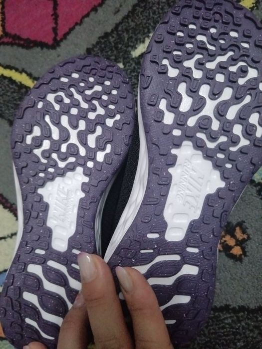 Vand pantofi sport, nr 33, NOI