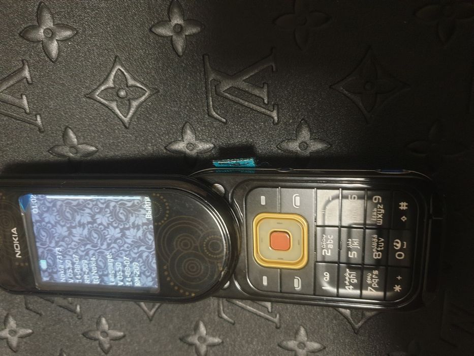 Assalom alekum Telefon Sotiladi Original 7373 Black Flowers