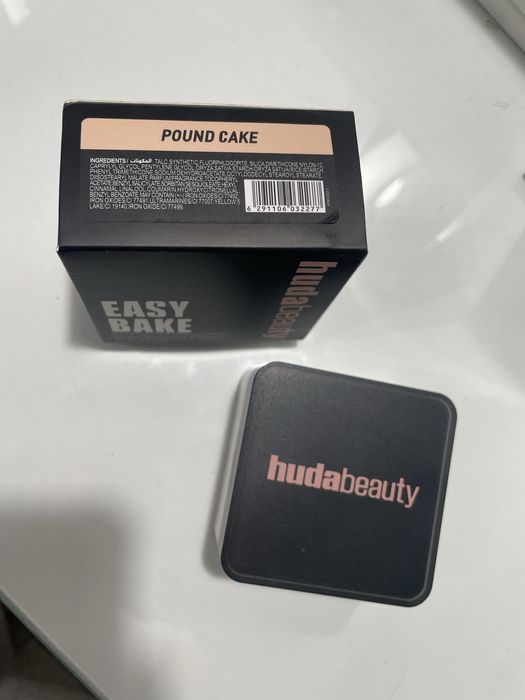 Huda beauty Пудра