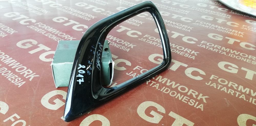 Основа за десен халоген Nissan Navara 2014-2022