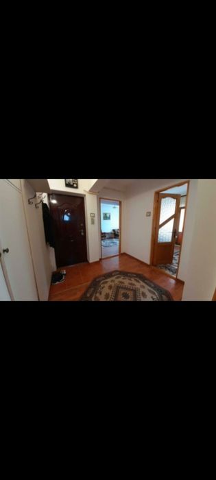 Închiriez apartament