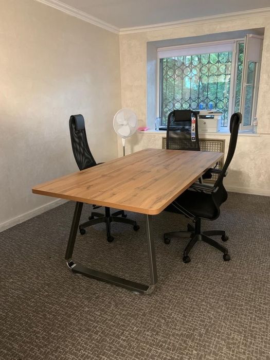 Конференц столы, столы для переговоров.