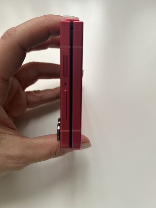 Samsung Galaxy Z Flip 7 с гаранция 21 месеца