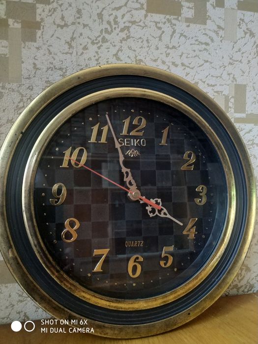 Часы кварцевые настенные