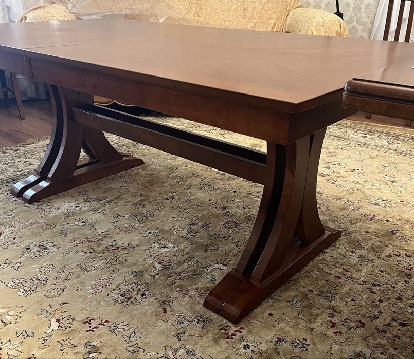 Продам стол обеденный