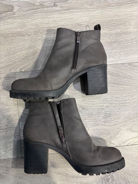 Боти с дебел ток