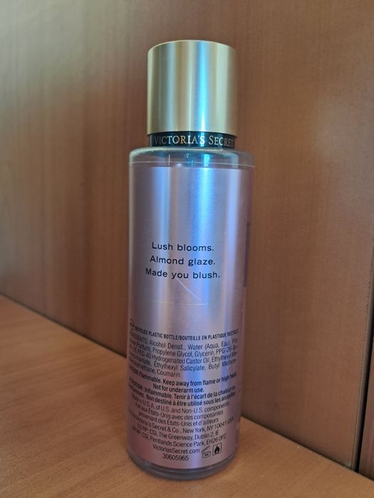 Victoria's secret body mist спрей за тяло Velvet petals