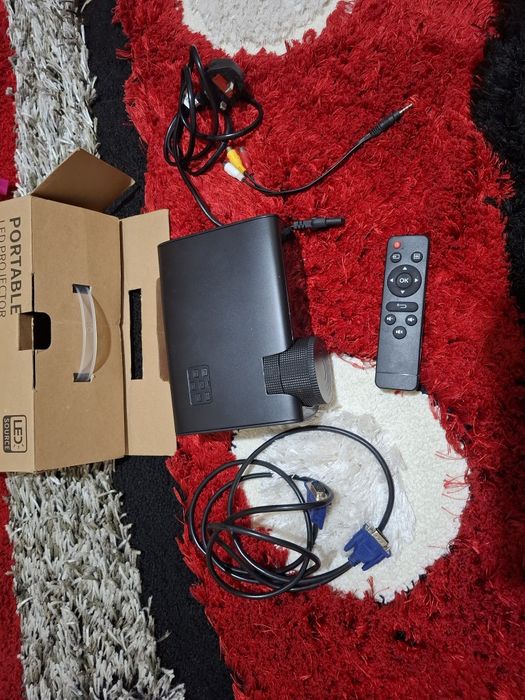 Mini videoproiector