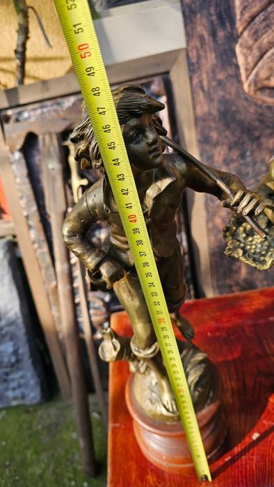 Două vechi statuiete din bronz Semnate