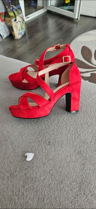 Sandale marimea 37