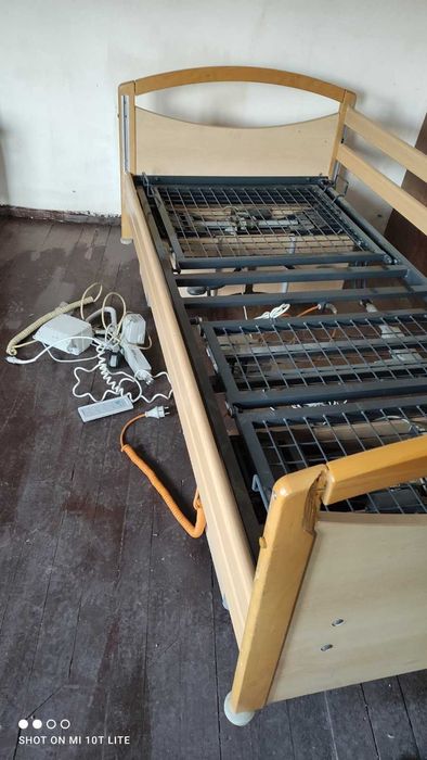 Продавам болнично легло