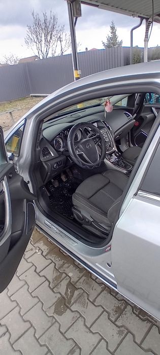 Vând Opel Astra J 2010