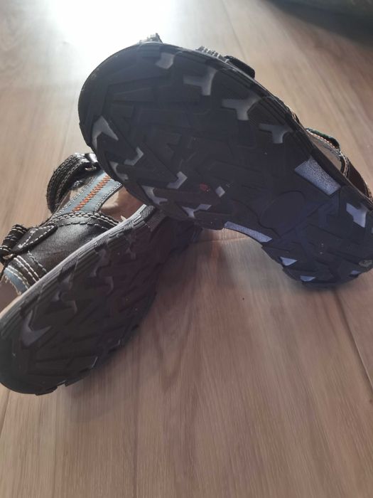 Сандалии кожаные