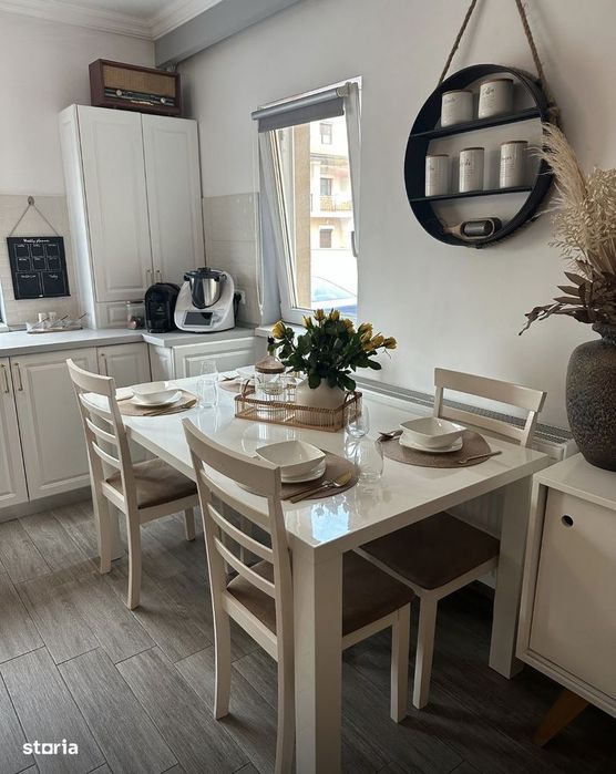 Apartament 3 camere, parter, balcon