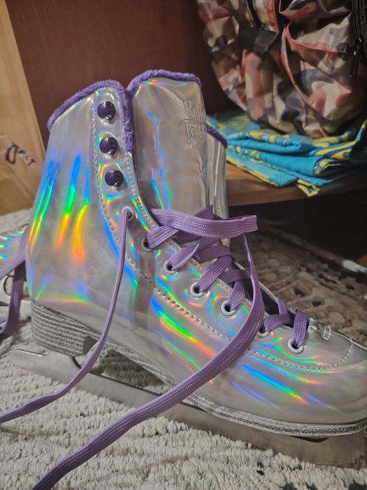 Продам Коньки женские