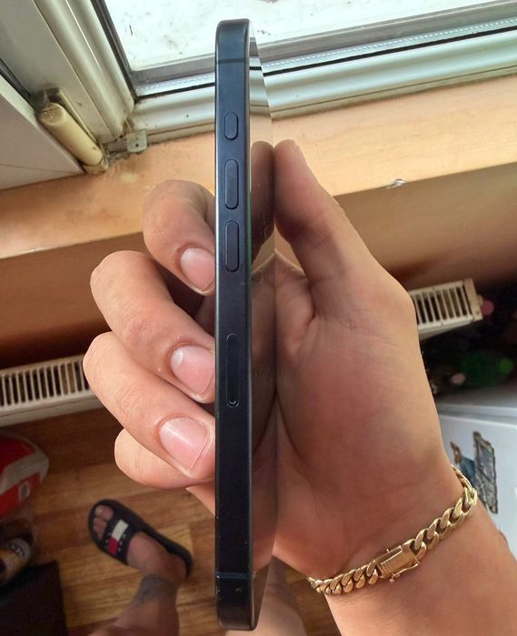 ПРОДАВА СЕ iPhone15 pro син 512 гб версия