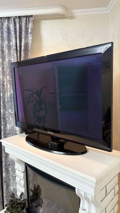 Продам срочно телевизор