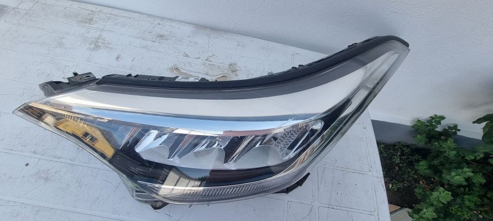 Far stanga Toyota chr