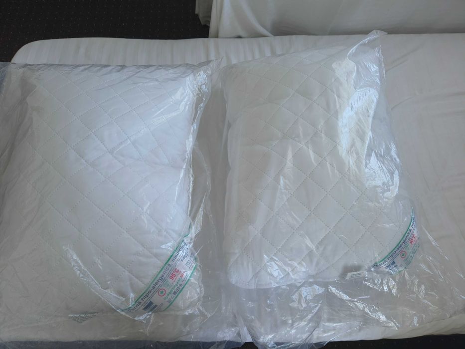 Vând set 2 perne noi, hipoalergenice, mărimea 50×70 cm.