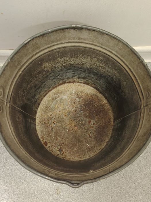 Ведро железное советское