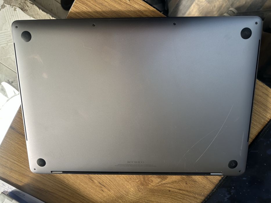 MacBook pro 2018 with touchbar 15.4”