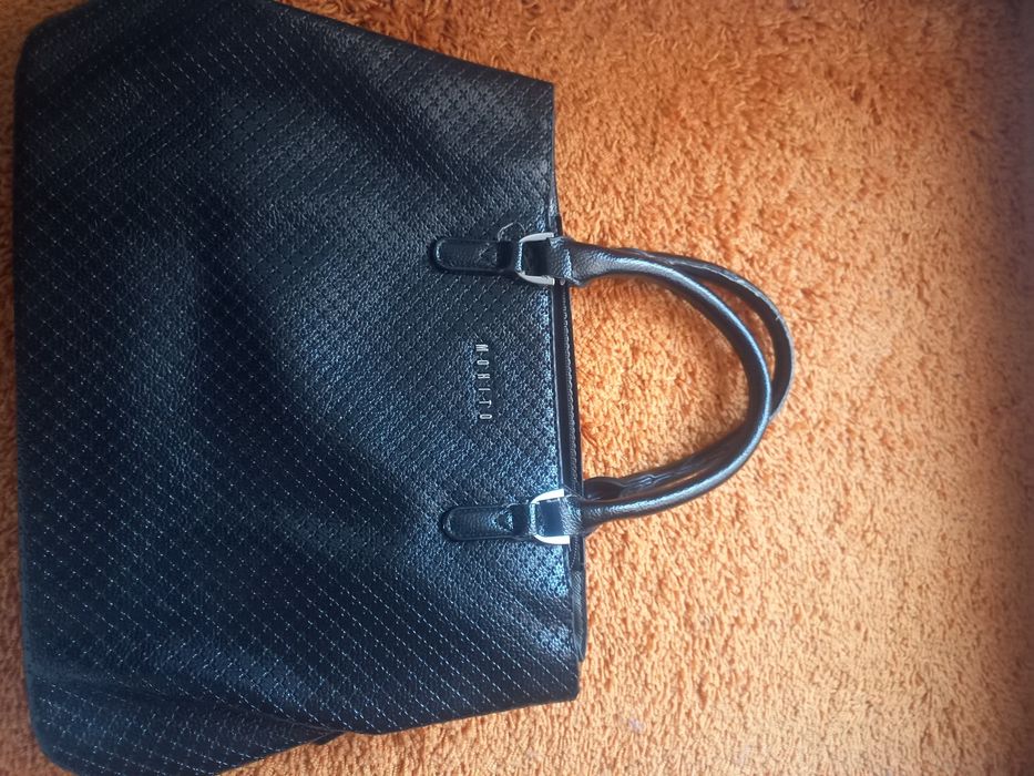 Продавам маркови дамски чанти.