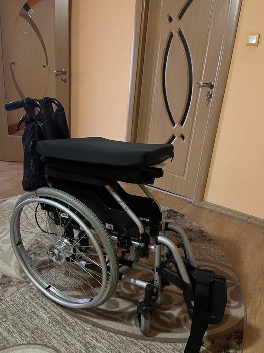 Scaun cu rotile,nefolosit