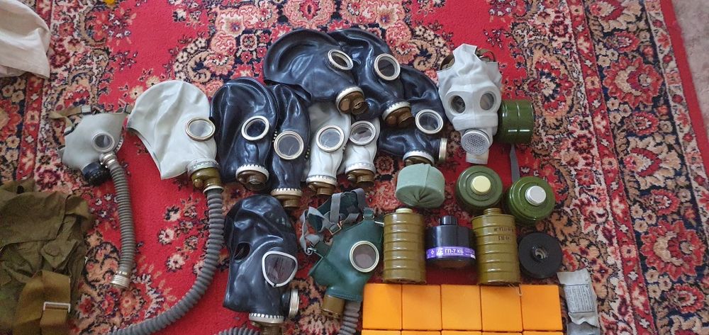 Продам коллекцию противогазов