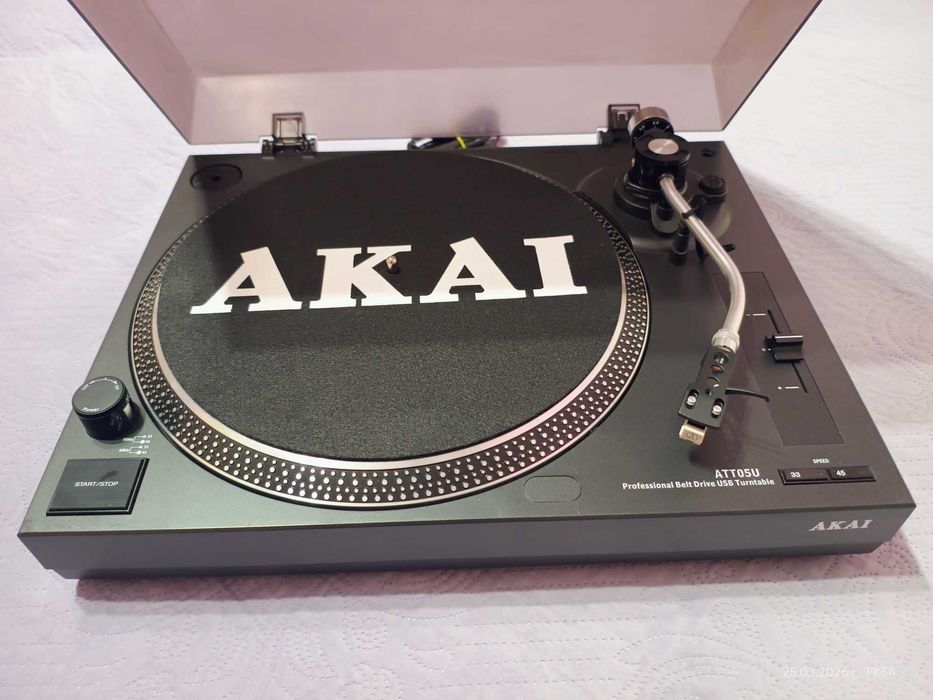 Продавам грамофон AKAI ATT05U с USB