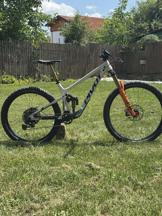 Bicicleta pivot switchblade 2023