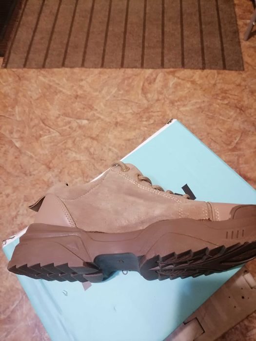 Красивые кроссовки   новые дешево