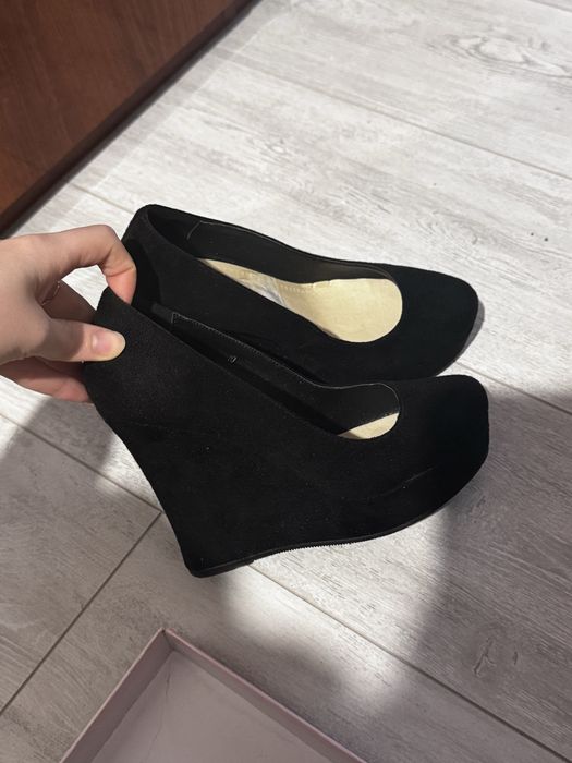 Туфли  женские нарядные