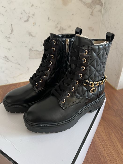 Женская обувь от бренда Guess