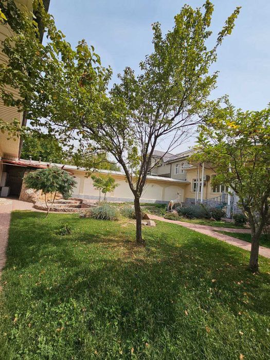 Сдаётся в аренду двор 
под хостел, детский сад