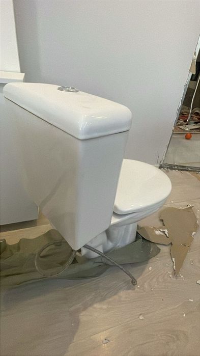 Продажа белого унитаза