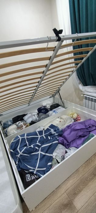 Продается двуспальная кровать